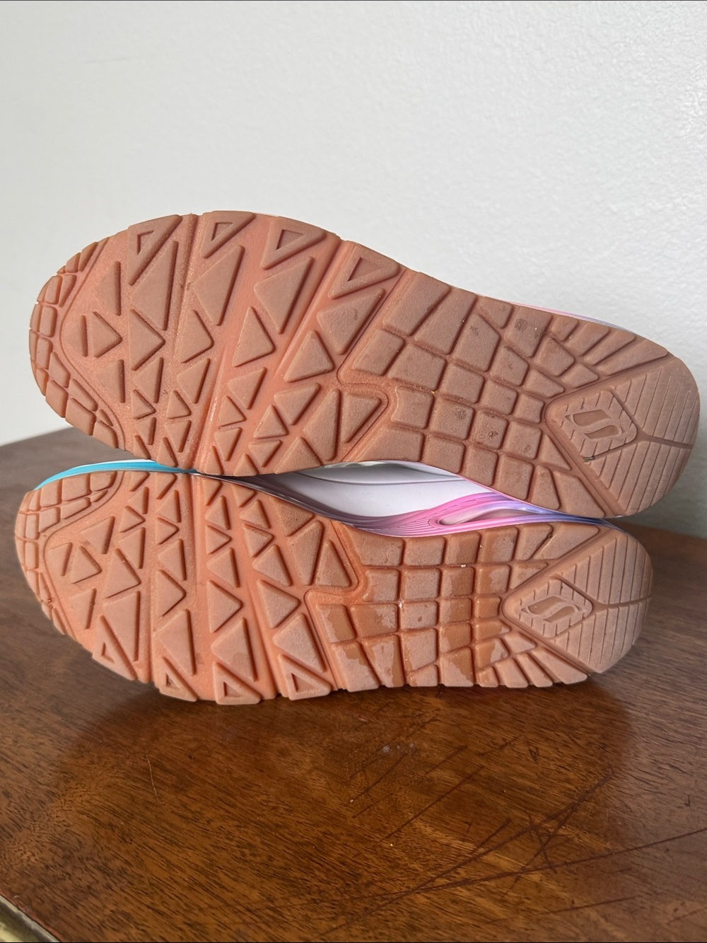 Skechers Uno in “Pop of Sunshine” Women's size 9.5 - Picture 5 of 5
